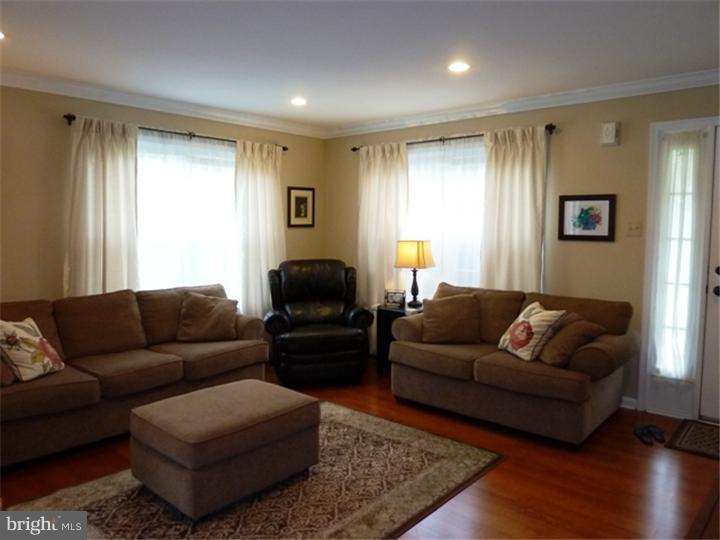 5419 Rinker Circle, Unit 258 Doylestown, PA 18902 - Photo 4 of 22 Living Room