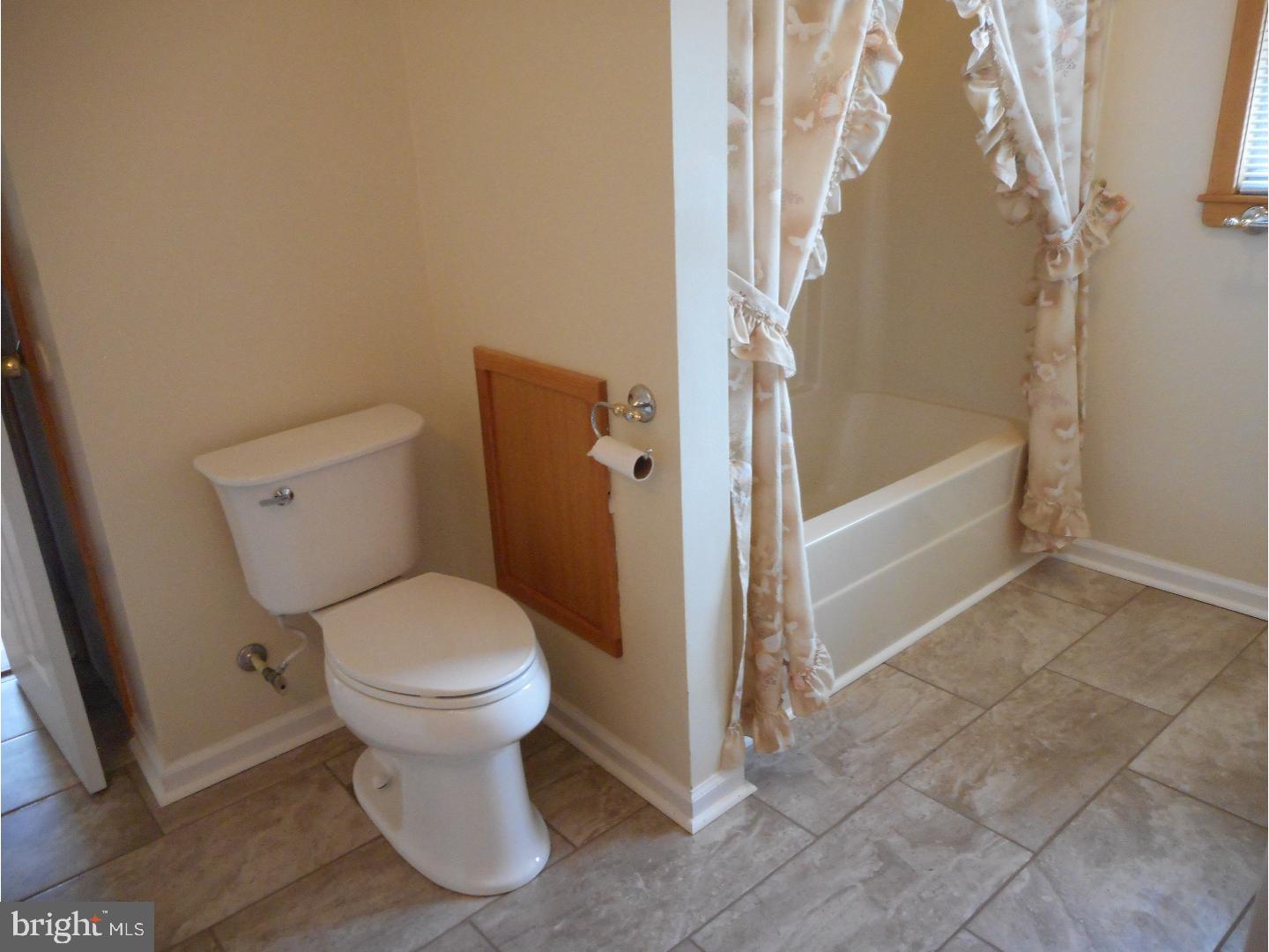 7192 Pearsons Corner Road Dover, DE 19904 - Photo 4 of 25 Bathroom