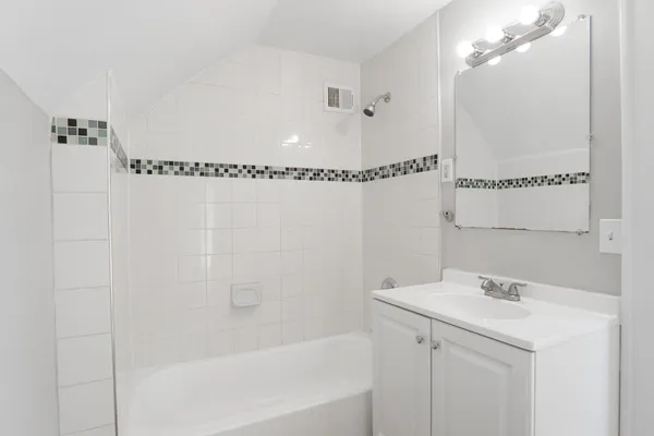 $309,900 | 188 Wyoming Street East, St. Paul, MN 55107