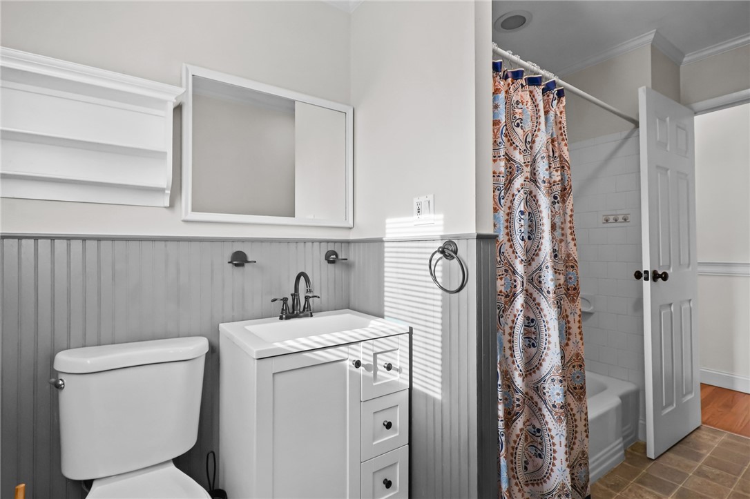 4 Phillips Avenue Middletown, RI 02842 - Photo 15 of 44