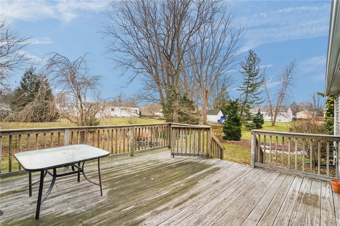 4 Phillips Avenue Middletown, RI 02842 - Photo 37 of 44