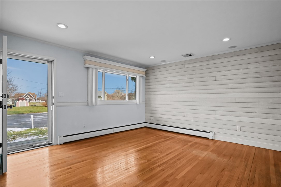 4 Phillips Avenue Middletown, RI 02842 - Photo 4 of 44