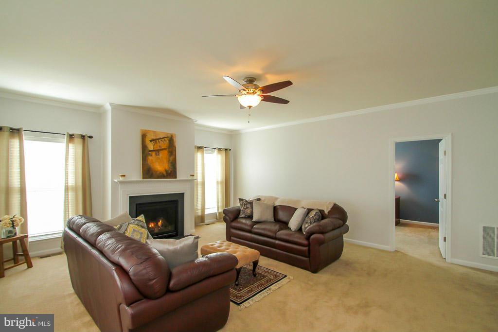 4267 Meyers Road Triangle, VA 22172 - Photo 11 of 30 Family Room