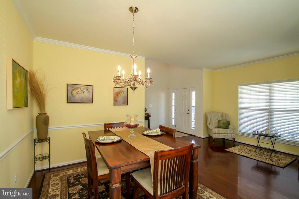 4267 Meyers Road Triangle, VA 22172 - Photo 6 of 30 Living Room