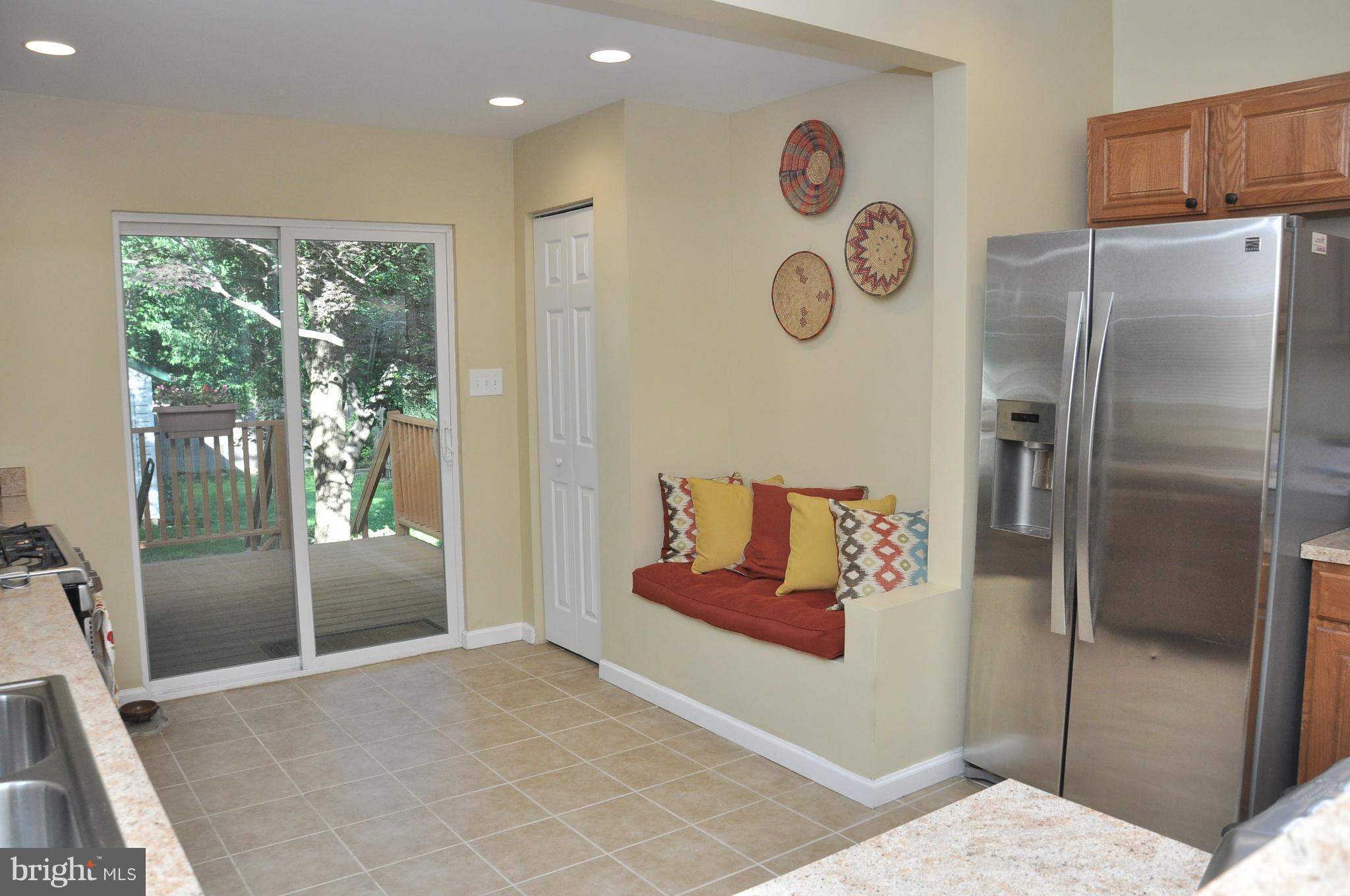 6009 Pinehurst Road Baltimore, MD 21212 - Photo 14 of 29 Kitchen with Bench Seat