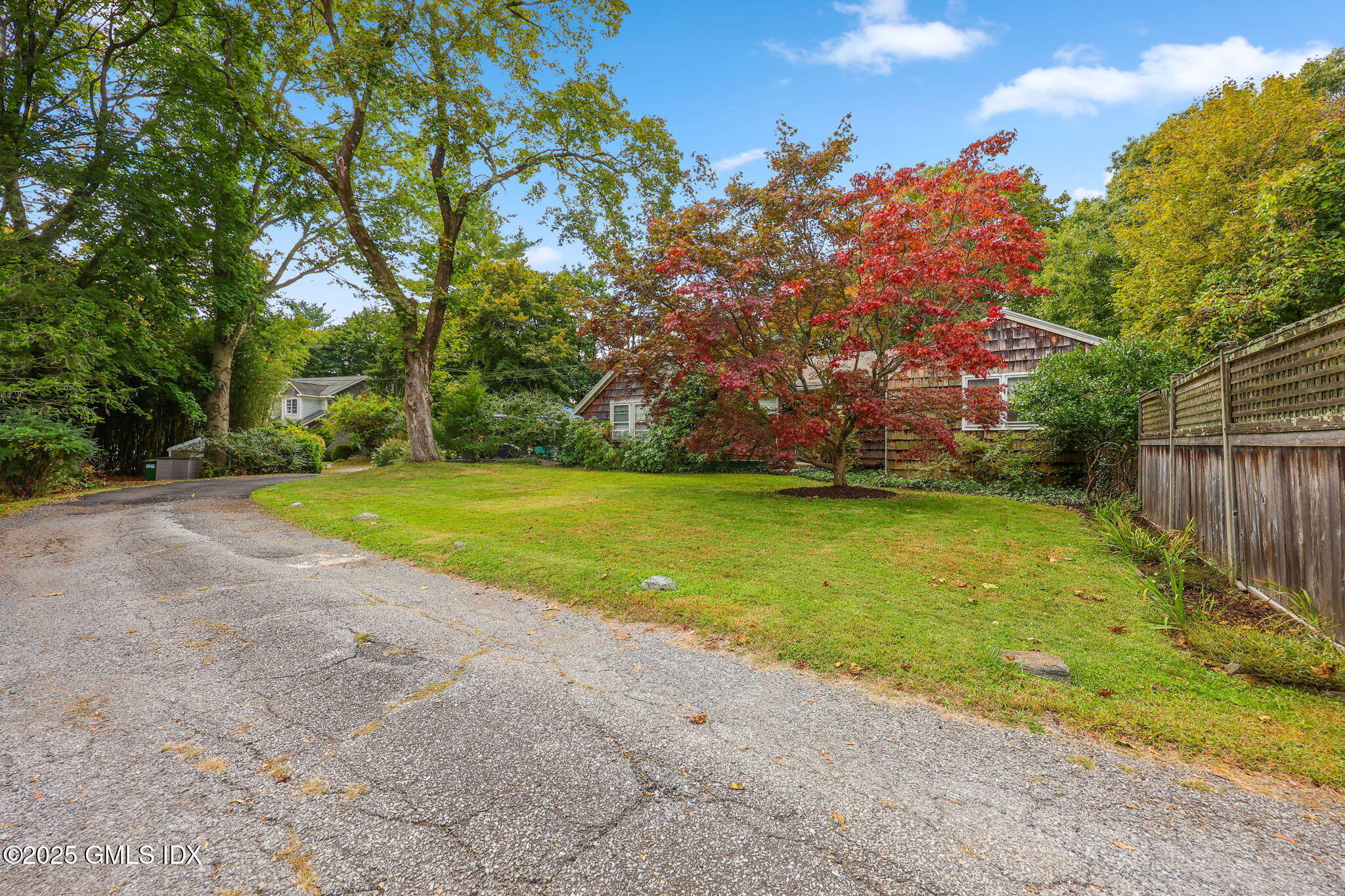 39 Homestead Road Greenwich, CT 06831 - Photo 18 of 24 Driveway