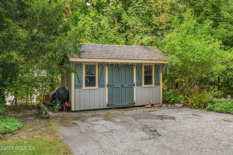 $1,375,000 | 39 Homestead Road, Greenwich, CT 06831