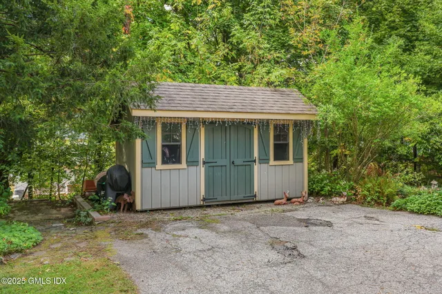 $1,375,000 | 39 Homestead Road, Greenwich, CT 06831