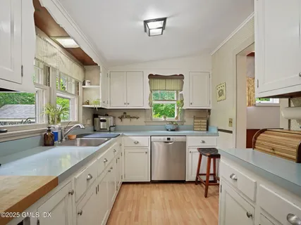 $1,375,000 | 39 Homestead Road, Greenwich, CT 06831