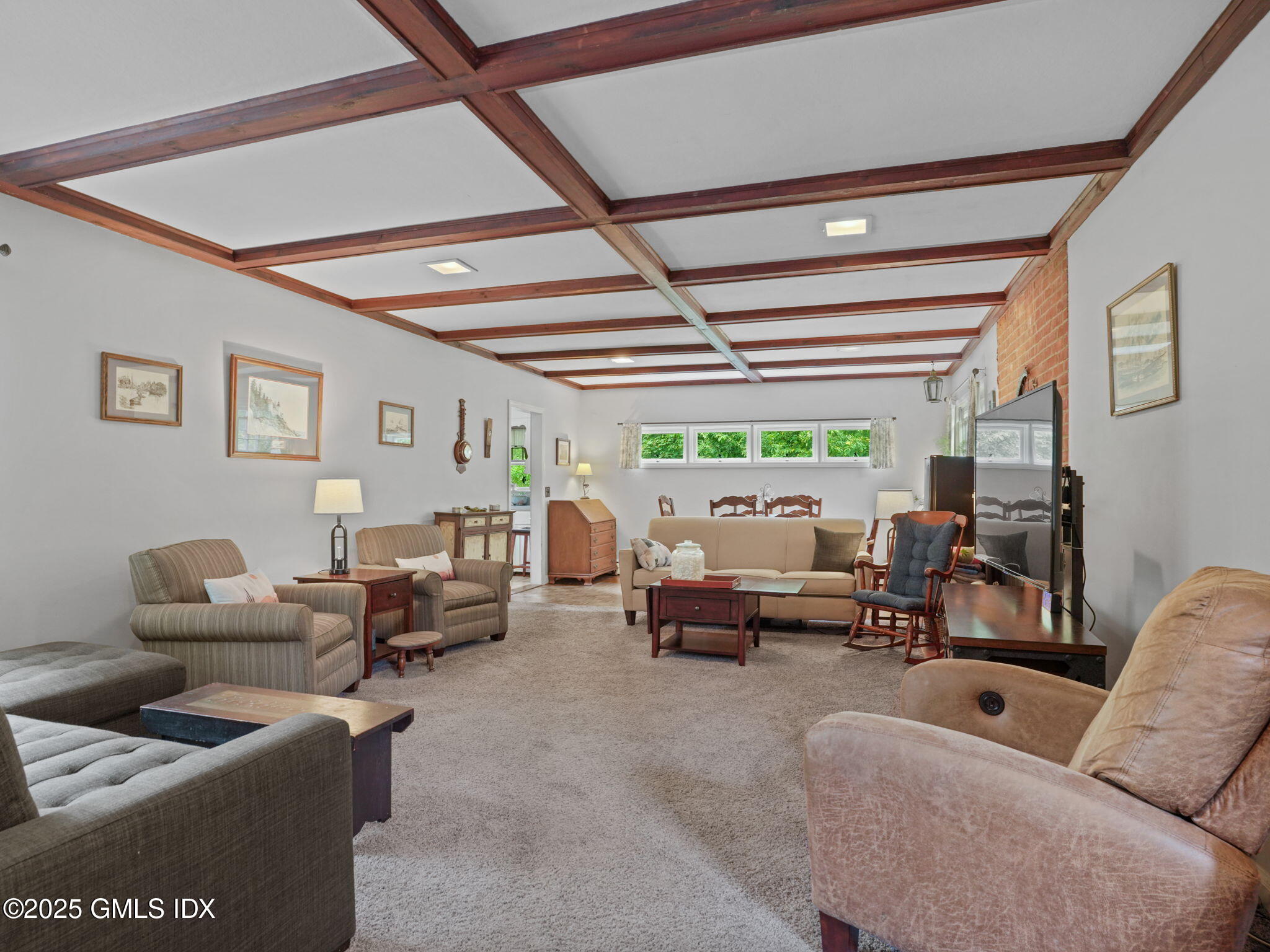 39 Homestead Road Greenwich, CT 06831 - Photo 5 of 24 Living Room