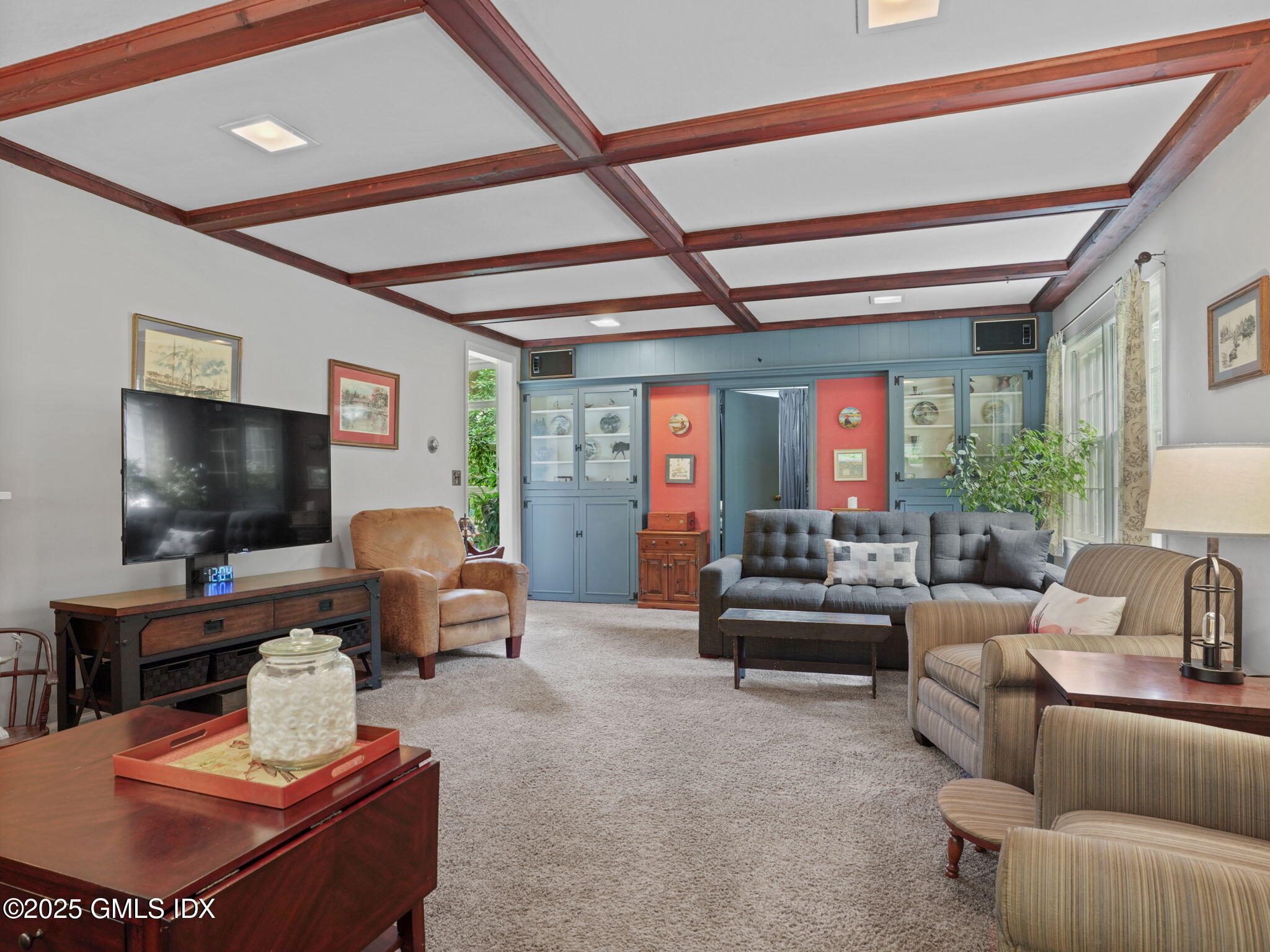 39 Homestead Road Greenwich, CT 06831 - Photo 6 of 24 Living Room