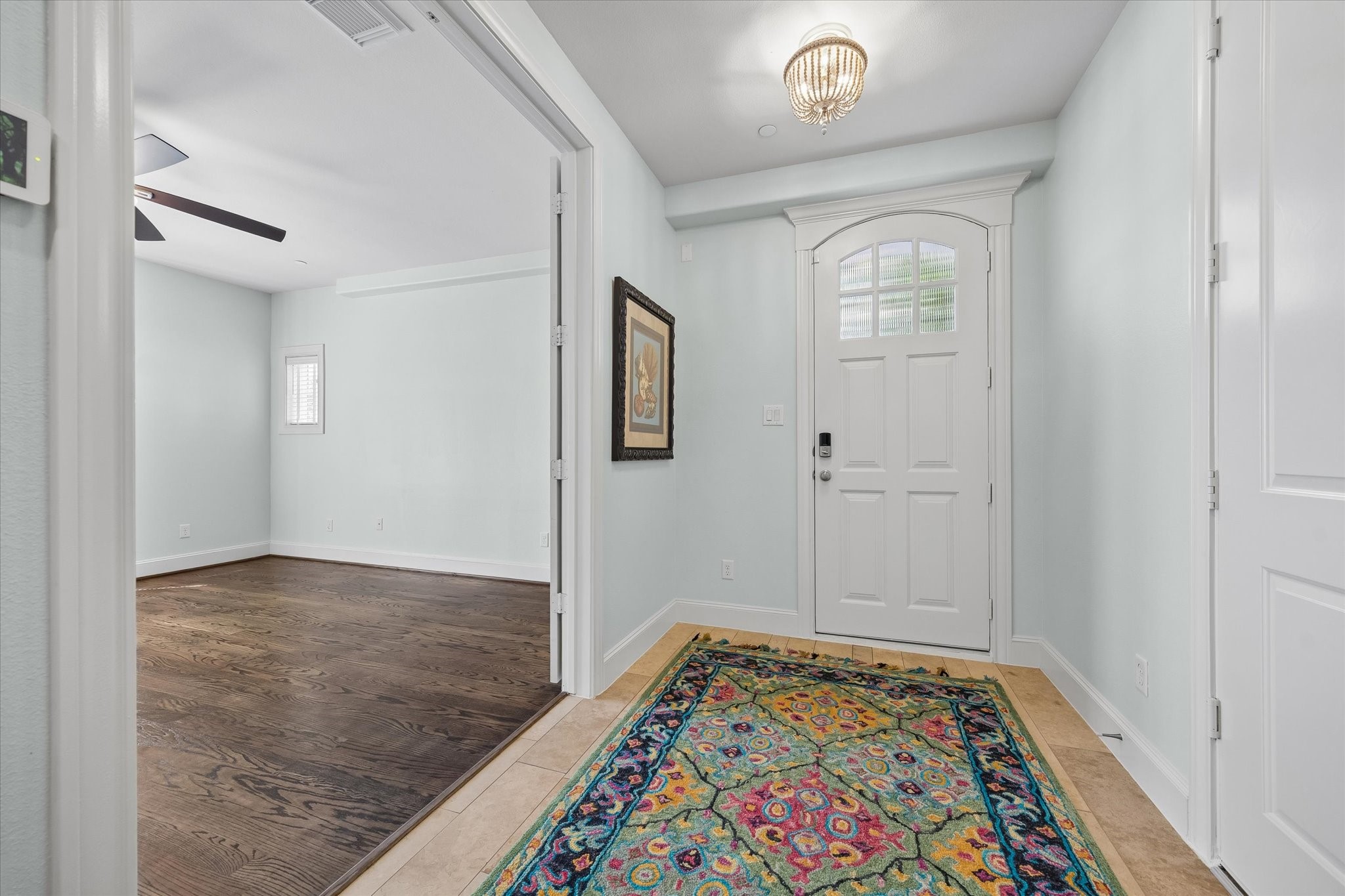 246 East 28th Street Houston, TX 77008 - Photo 12 of 27 Entry looking towards the first floor bedroom