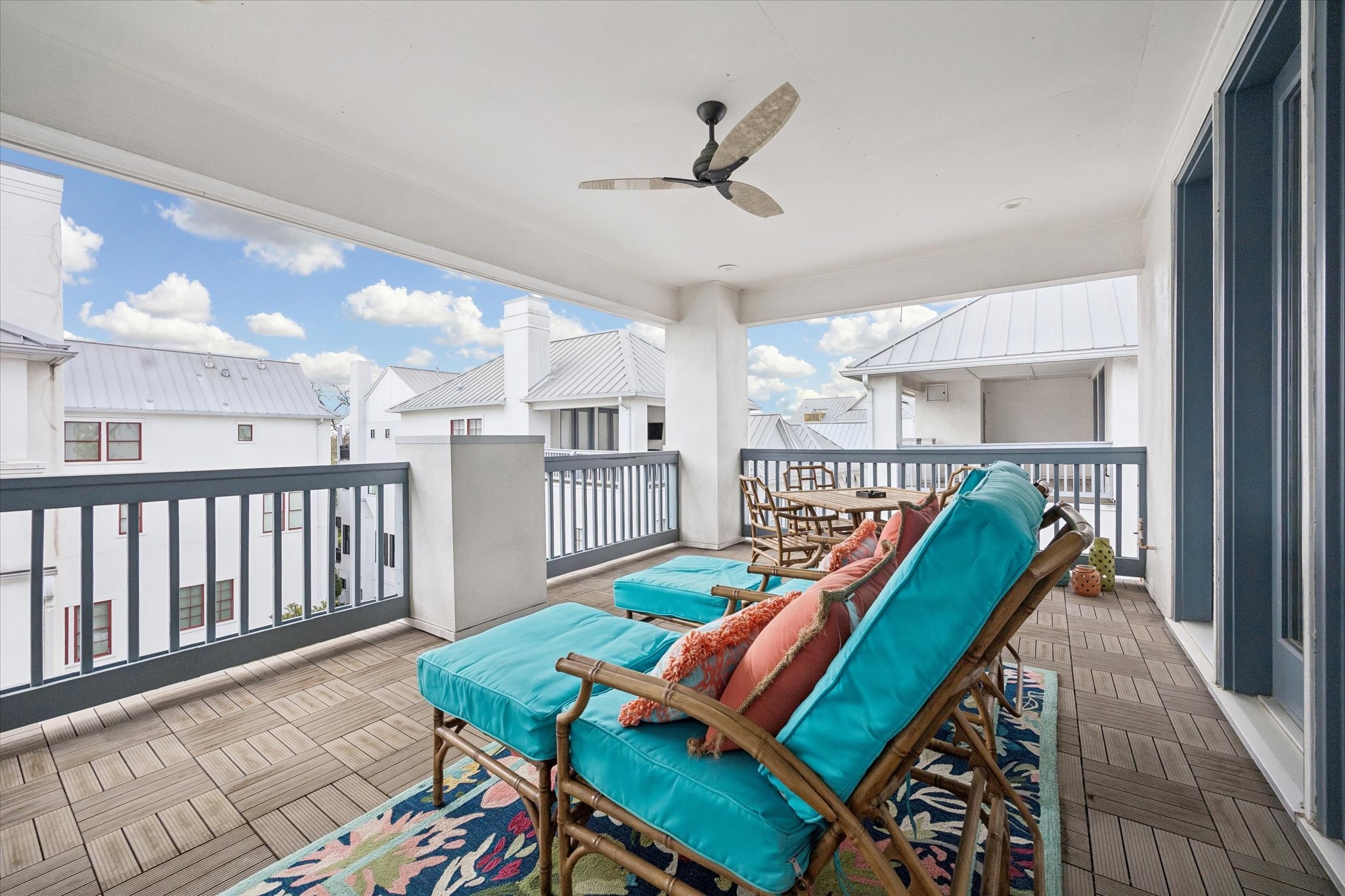 246 East 28th Street Houston, TX 77008 - Photo 24 of 27 Amazing 4th floor covered patio/balcony that overlooks the pool!