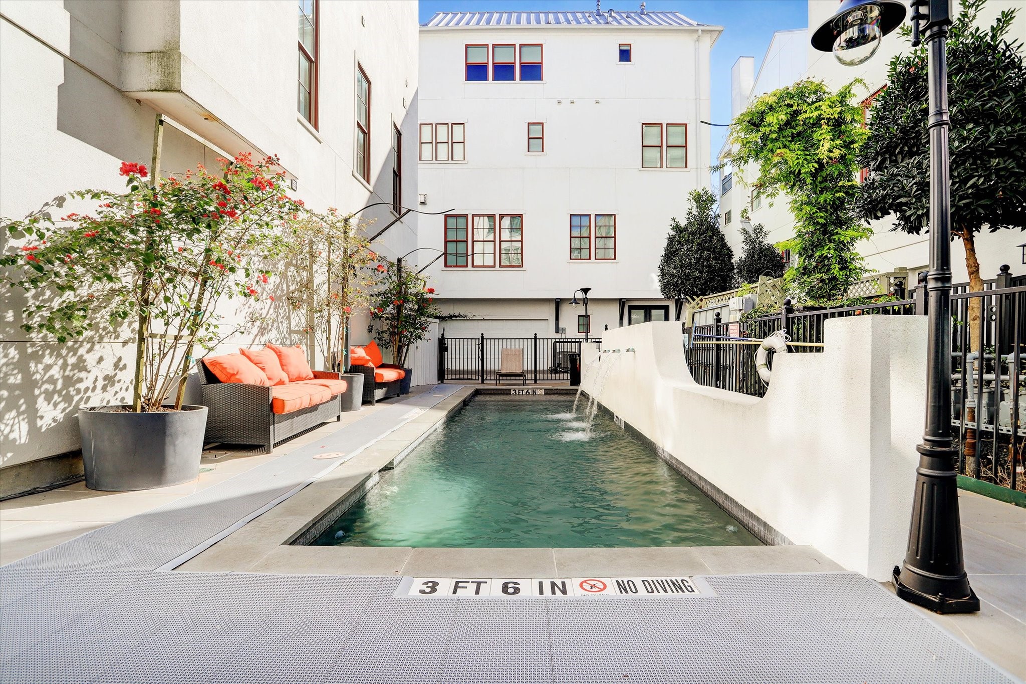 246 East 28th Street Houston, TX 77008 - Photo 26 of 27 Gated community offers lovely pool and courtyard spaces