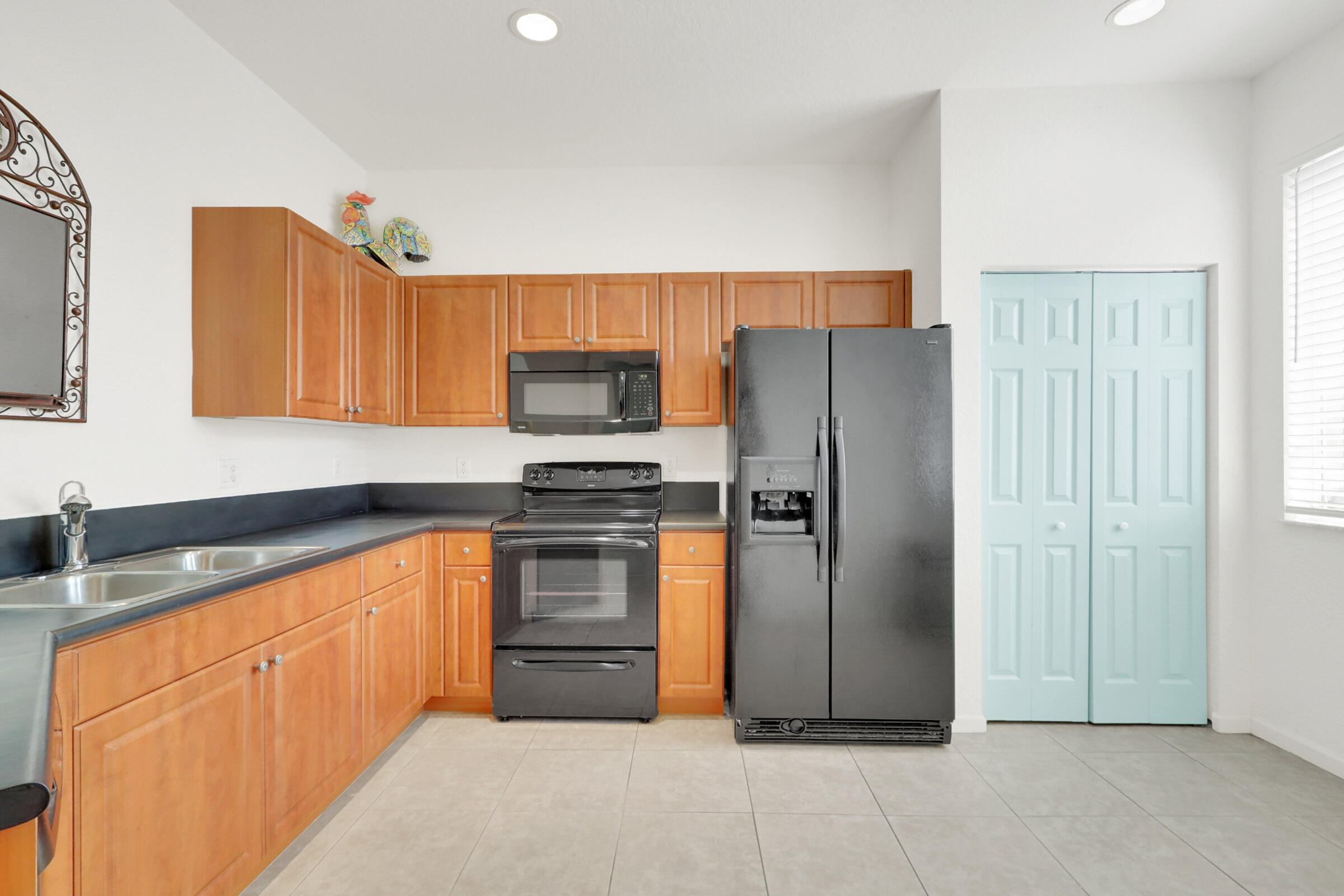 2555 Stockbridge Square Southwest Vero Beach, FL 32962 - Photo 4 of 52 3J0A9998