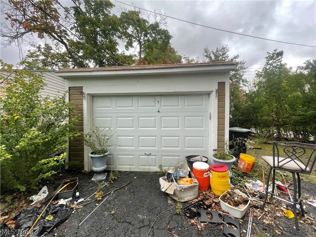 3521 Nordway Road Cleveland, OH 44118 - Photo 3 of 17