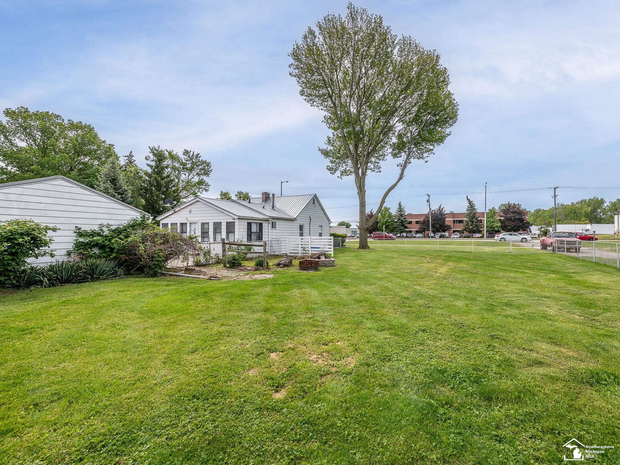 20212 Northline Road Taylor, MI 48180 - Photo 34 of 41 50185138-c9a4676e-3fb6-47bc-9ea7-573a3e608b5d.JPG