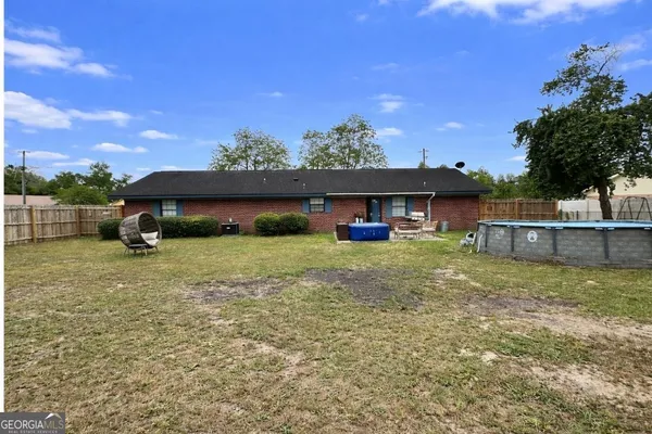 a view of a house with a yard