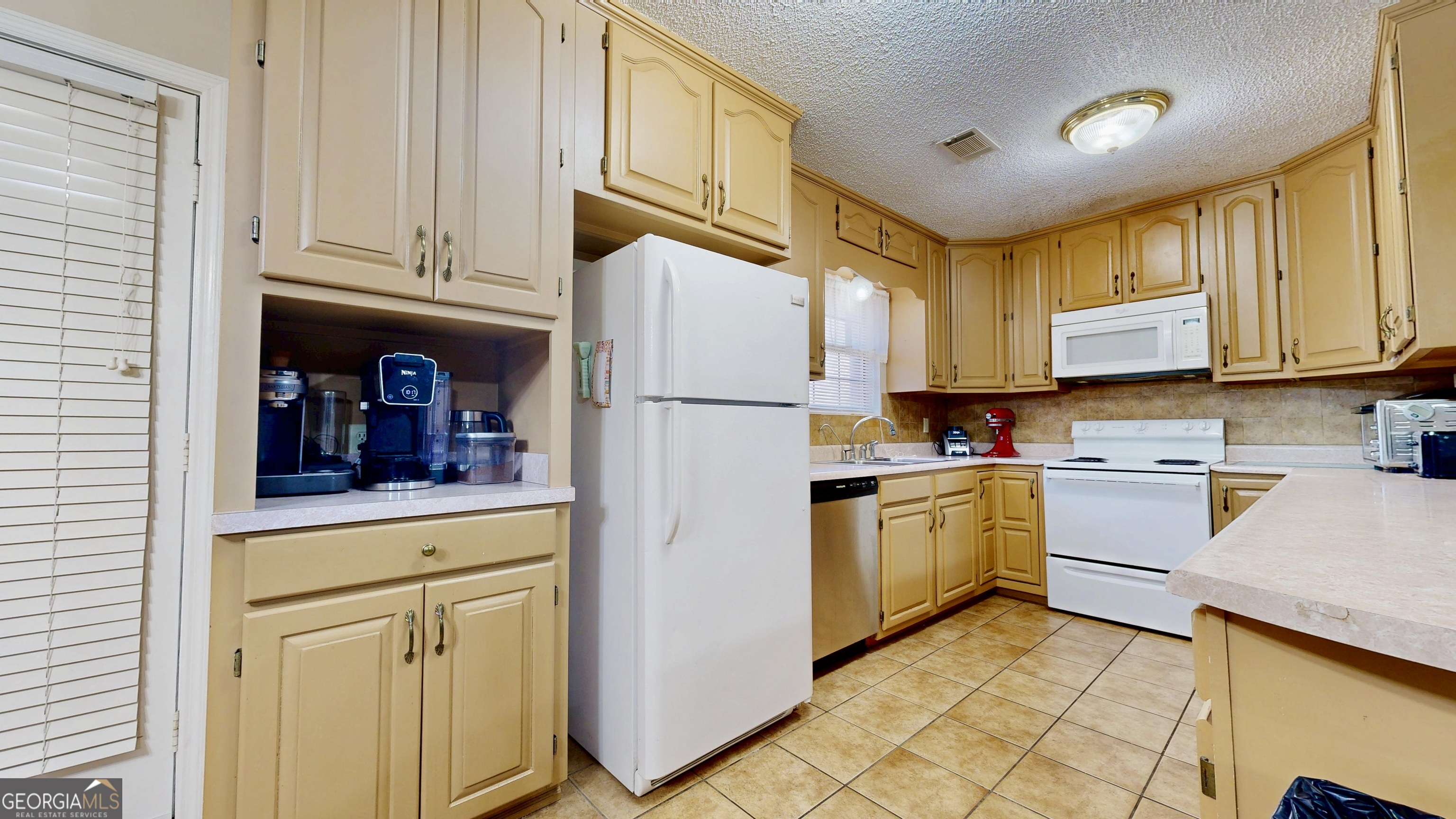 131 Fawn Lane Blackshear, GA 31516 - Photo 7 of 57