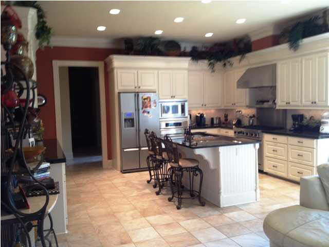 307 Inverness Cove Ridgeland, MS 39157 - Photo 5 of 23 Gorgeous kitchen with storage galore.