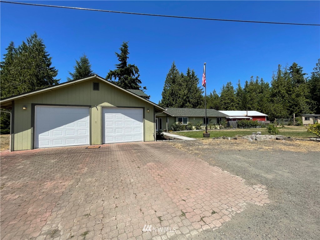 182 West Valley Road Chimacum, WA 98325 - Photo 2 of 35 a front view of a house with a yard and garage