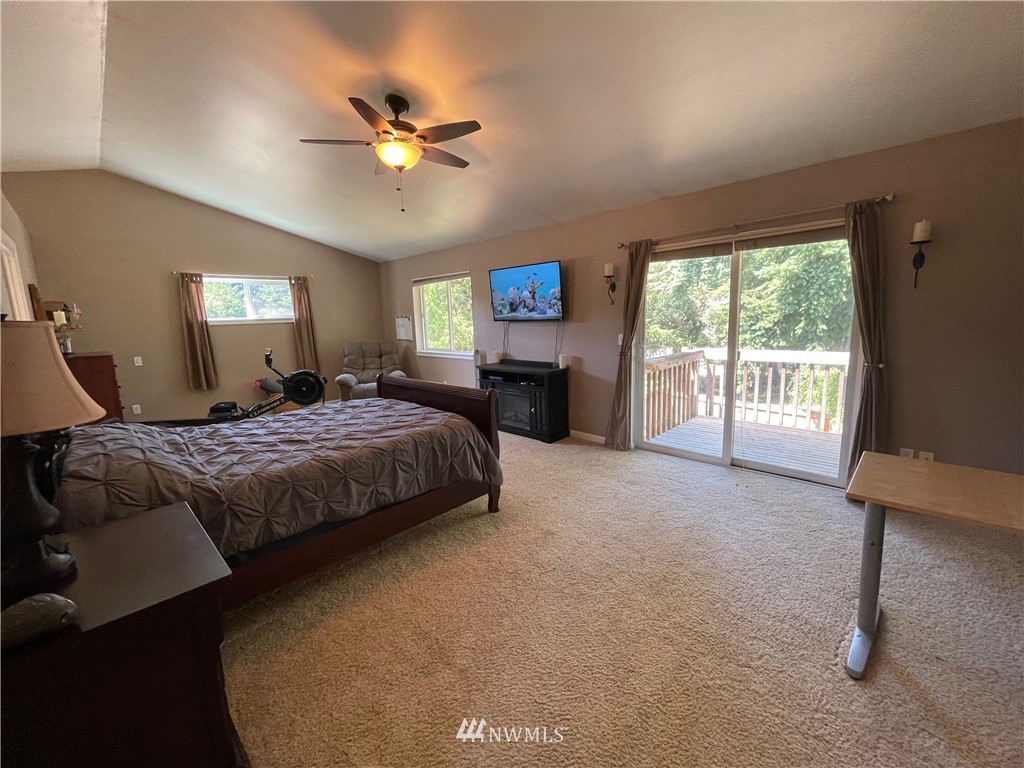 182 West Valley Road Chimacum, WA 98325 - Photo 18 of 35 a bedroom with a large bed and a window