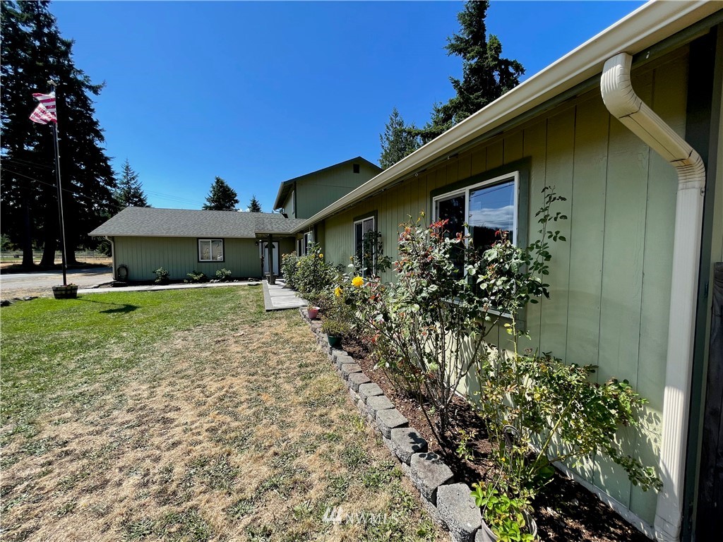 182 West Valley Road Chimacum, WA 98325 - Photo 4 of 35 a front view of a house with garden