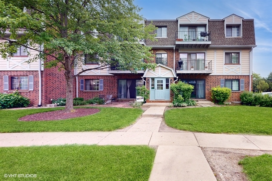 3260 Sanders Road, Unit A11 Northbrook, IL 60062 - Photo 2 of 28 Gallery Image 2