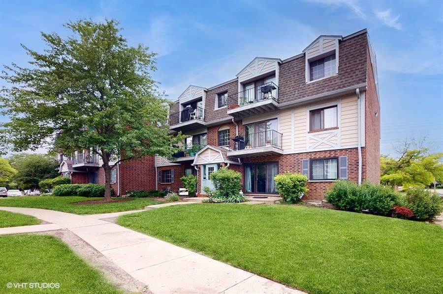 3260 Sanders Road, Unit A11 Northbrook, IL 60062 - Photo 3 of 28 Gallery Image 3