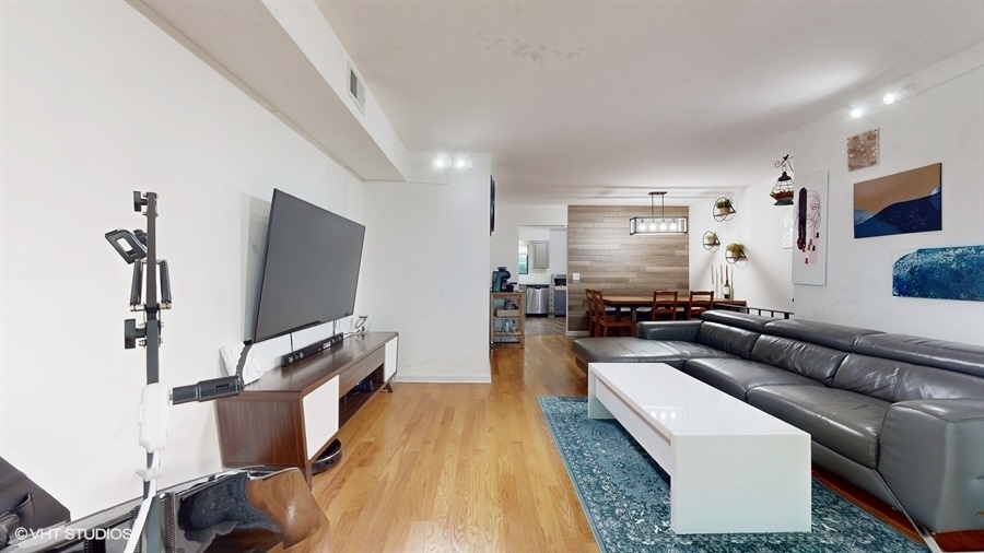3260 Sanders Road, Unit A11 Northbrook, IL 60062 - Photo 4 of 28 Gallery Image 4