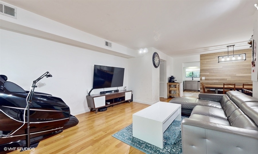 3260 Sanders Road, Unit A11 Northbrook, IL 60062 - Photo 5 of 28 Gallery Image 5