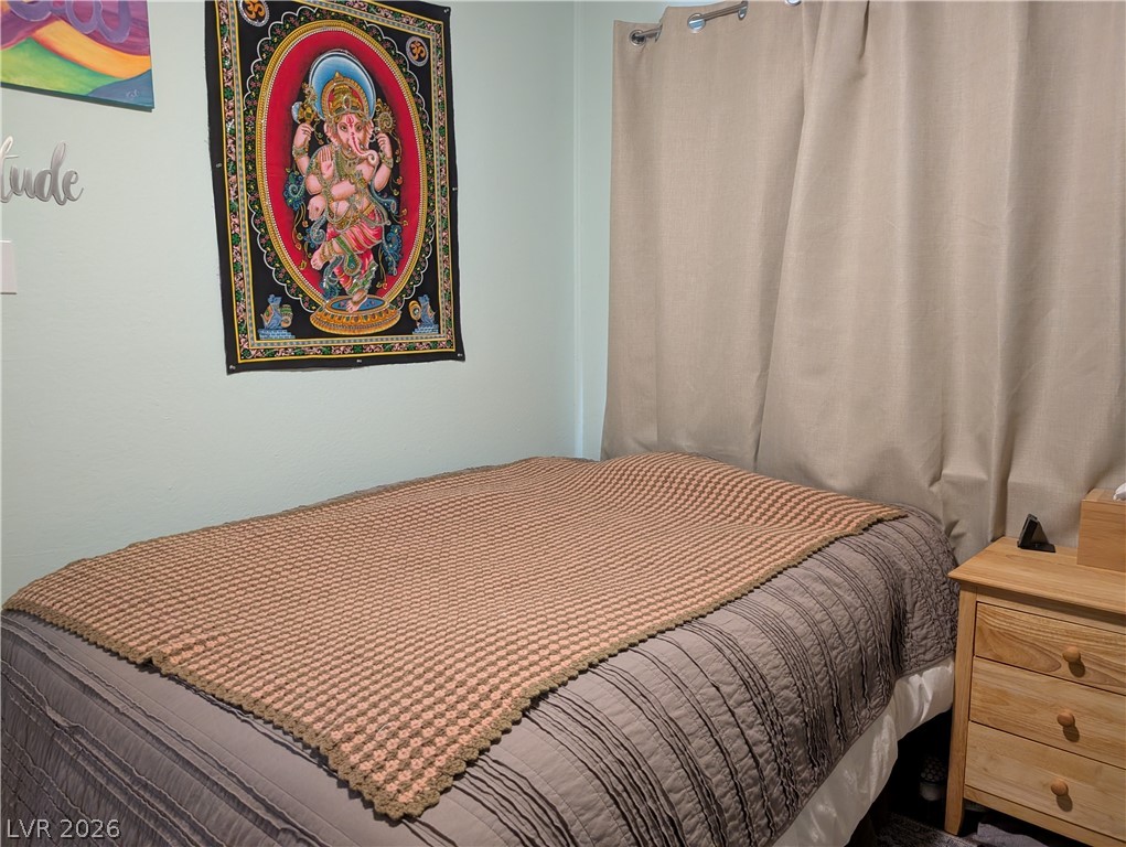 102 Rowan Drive Caliente, NV 89008 - Photo 15 of 28 Well-lit and tranquil sleeping space features a soft neutral palette, ideal for relaxation.