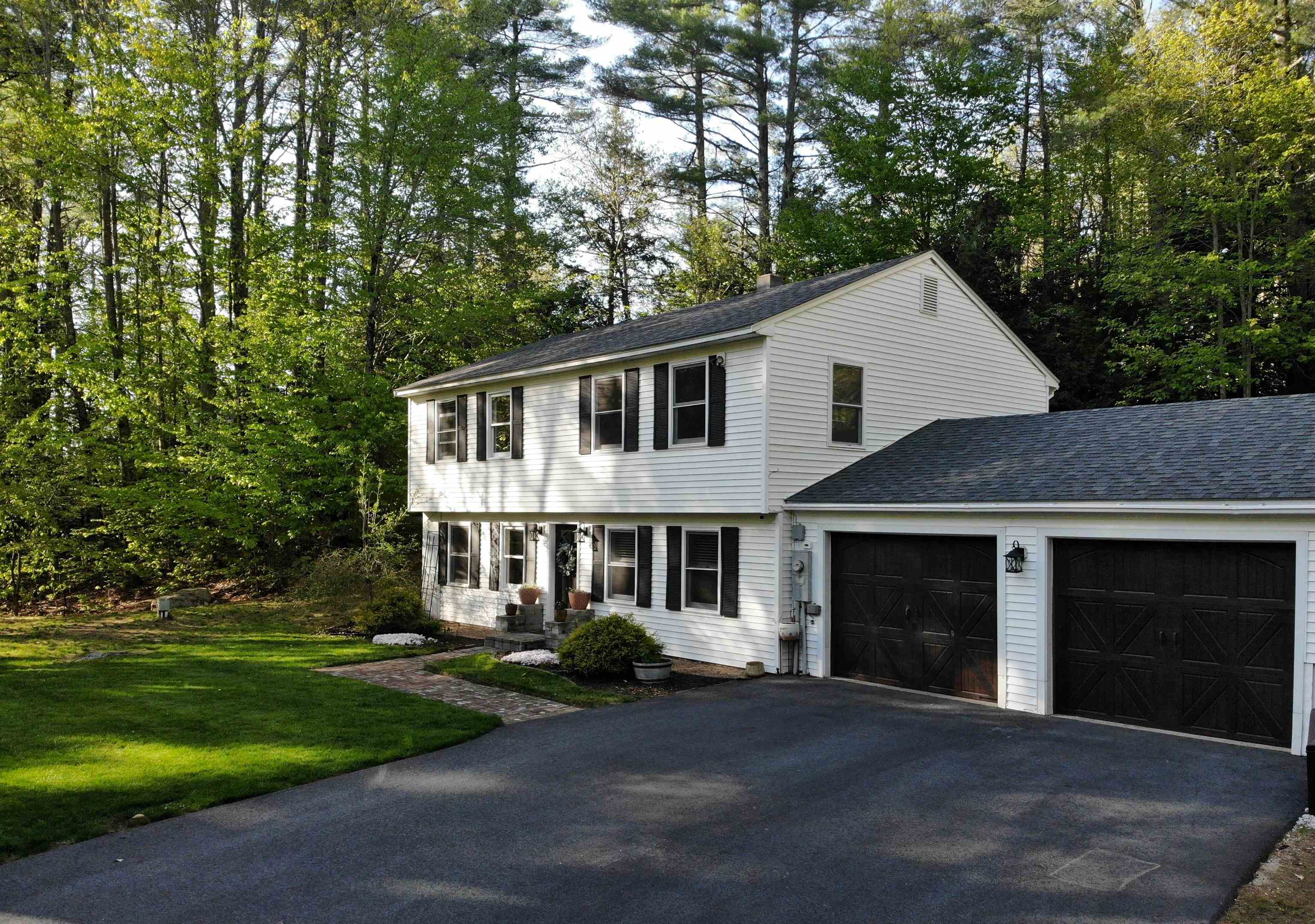 27 Parade Road Deerfield, NH 03037 - Photo 1 of 38