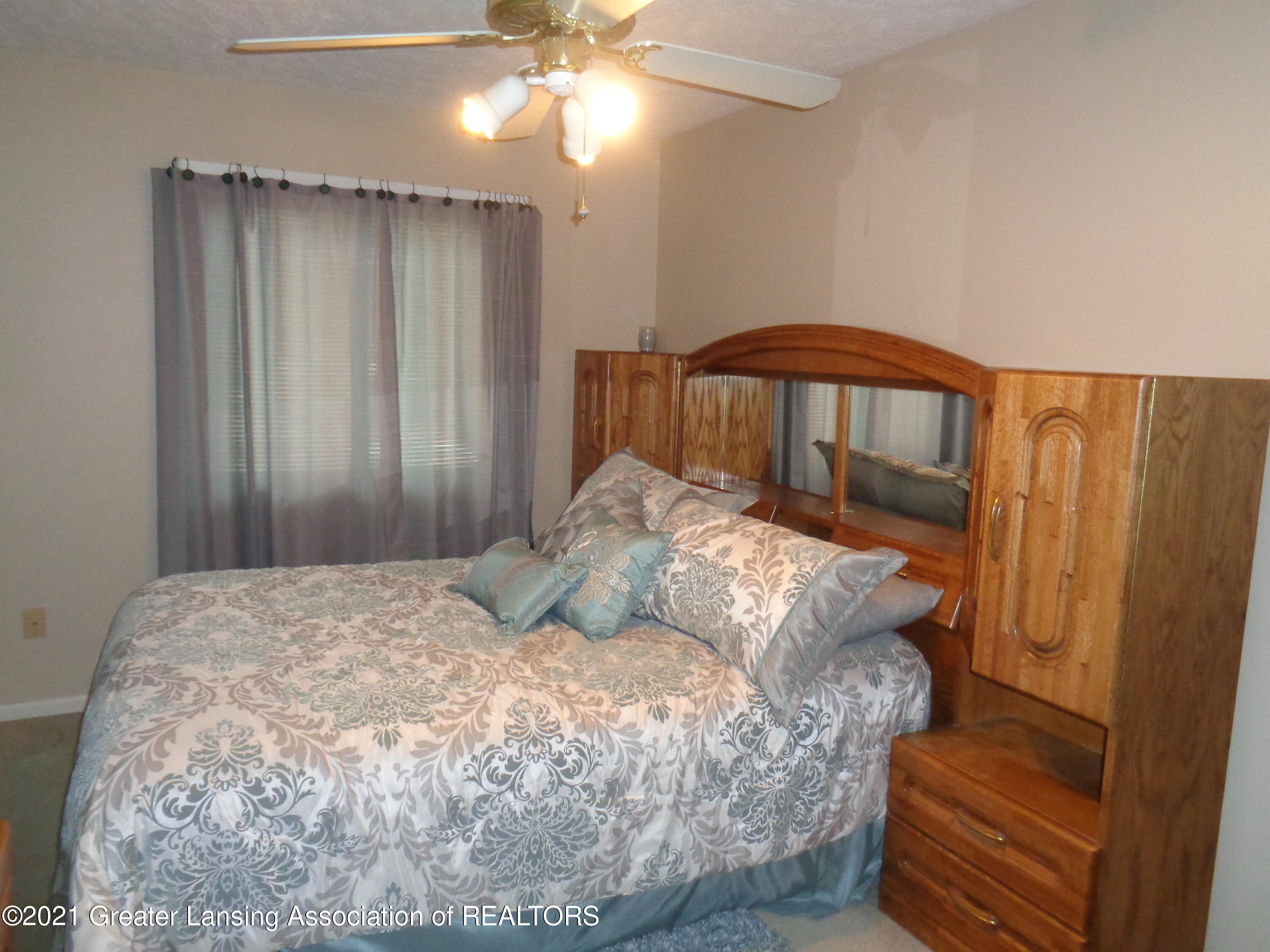 205 East Jolly Road, Unit A12 Lansing, MI 48910 - Photo 8 of 18 jolly master bedroom