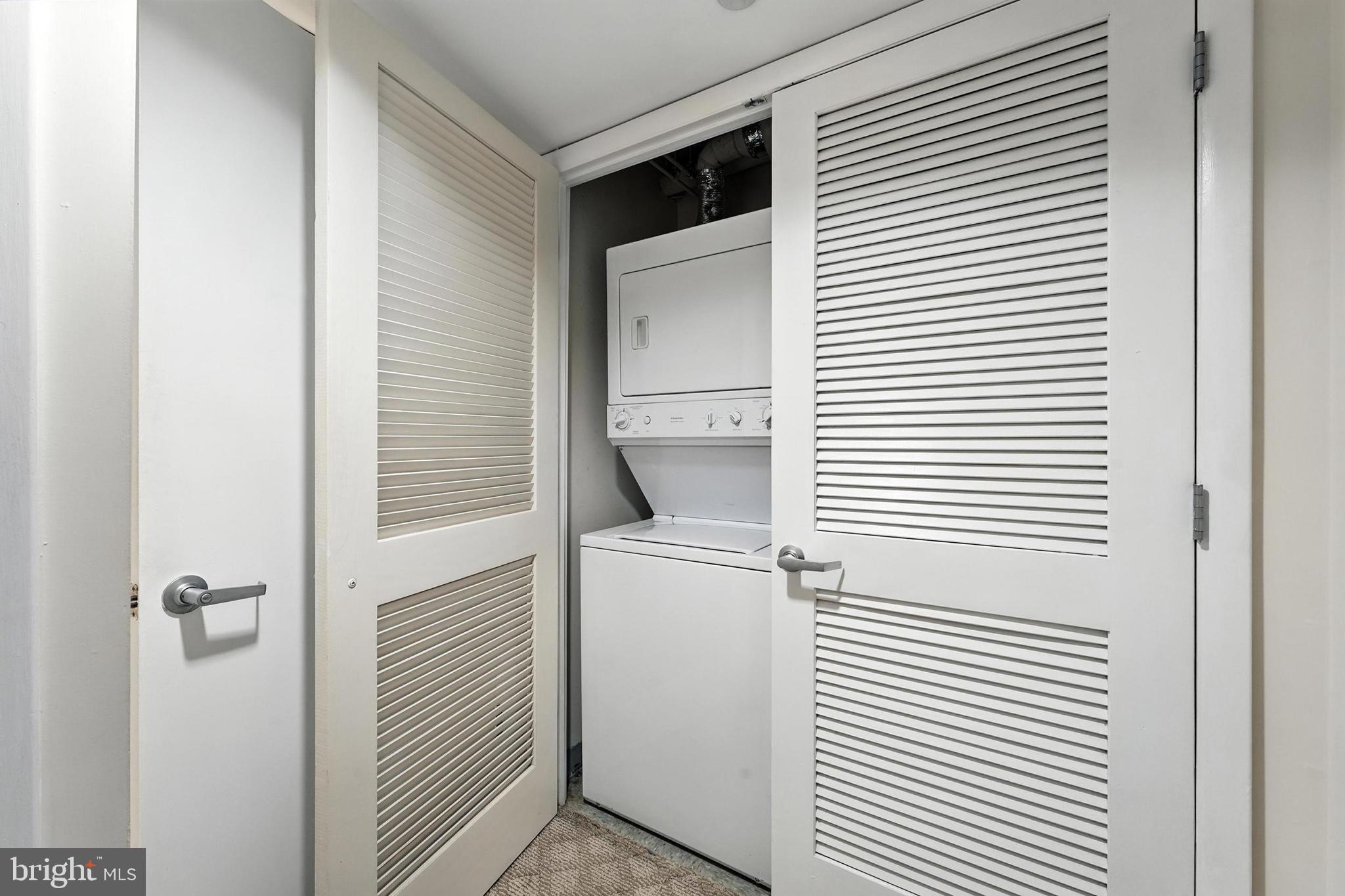 1150 K Street Northwest, Unit 1207 Washington, DC 20005 - Photo 19 of 29 a utility room with a window