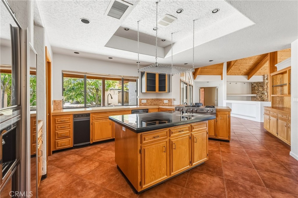 13009 Rincon Road Apple Valley, CA 92308 - Photo 14 of 52 Gallery Image 14