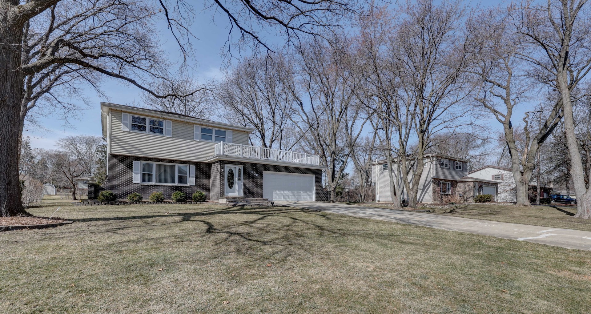 1628 Roslyn Road Roselle, IL 60172 - Photo 3 of 37 Gallery Image 3