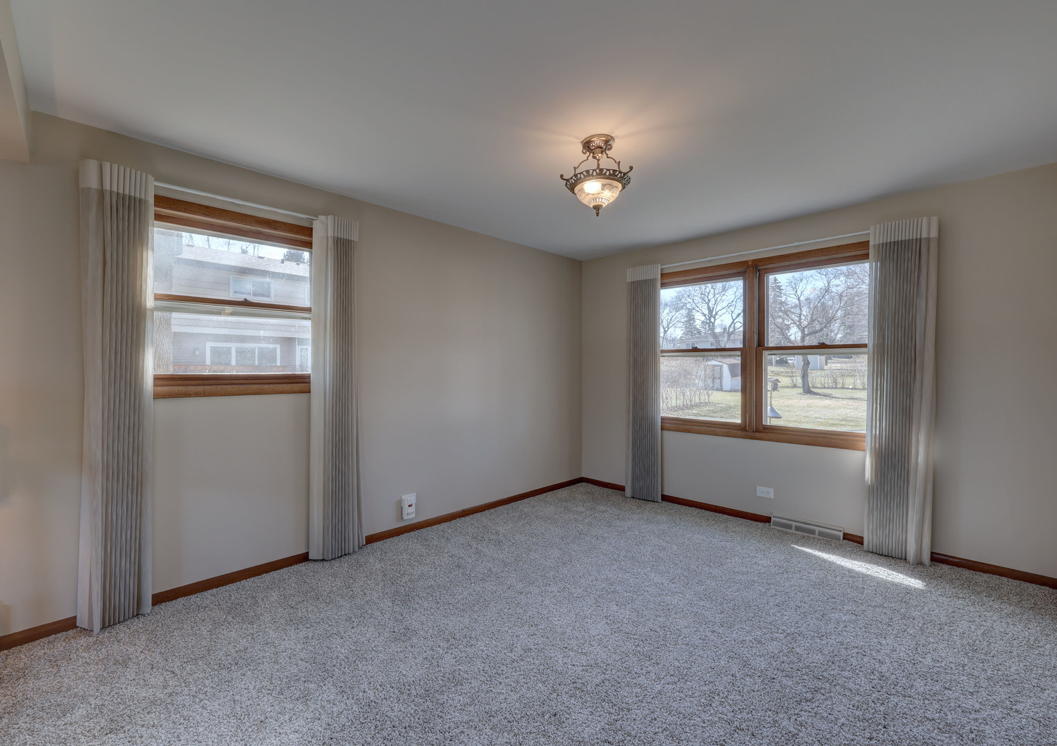 1628 Roslyn Road Roselle, IL 60172 - Photo 8 of 37 Gallery Image 8