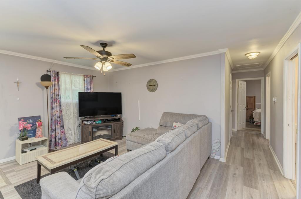 105 Queenswood Road Bolingbrook, IL 60440 - Photo 4 of 22
