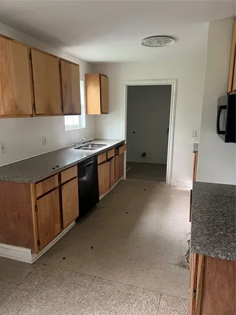 $1,600 | 10010 Cathedral Drive, Houston, TX 77051