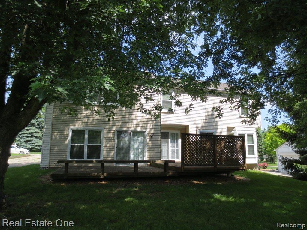 1655 Ridgecrest Rochester, MI 48306 - Photo 4 of 19 IMG_1473.JPG