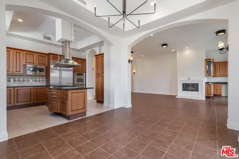 $1,300,000 | 1610 Camden Avenue, Unit 401, Los Angeles, CA 90025