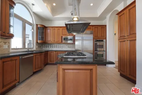 $1,300,000 | 1610 Camden Avenue, Unit 401, Los Angeles, CA 90025