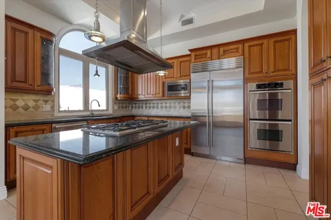 $1,300,000 | 1610 Camden Avenue, Unit 401, Los Angeles, CA 90025