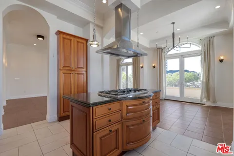 $1,300,000 | 1610 Camden Avenue, Unit 401, Los Angeles, CA 90025