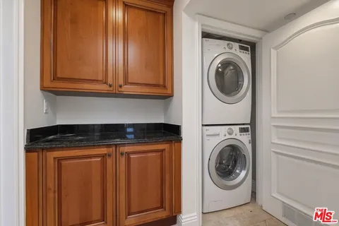 $1,300,000 | 1610 Camden Avenue, Unit 401, Los Angeles, CA 90025