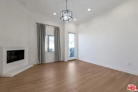 $1,300,000 | 1610 Camden Avenue, Unit 401, Los Angeles, CA 90025