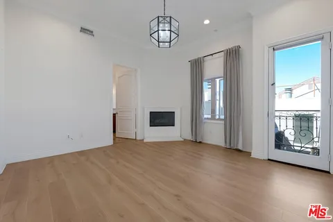 $1,300,000 | 1610 Camden Avenue, Unit 401, Los Angeles, CA 90025