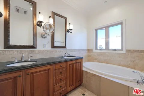 $1,300,000 | 1610 Camden Avenue, Unit 401, Los Angeles, CA 90025