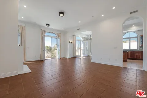 $1,300,000 | 1610 Camden Avenue, Unit 401, Los Angeles, CA 90025